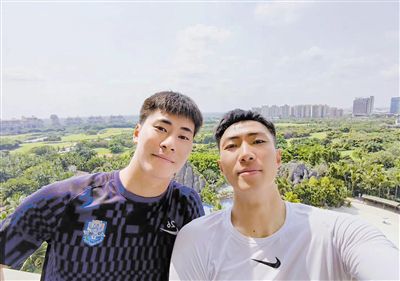 女生搞鸡的视频